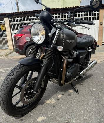 TRIUMPH STREET TWIN 